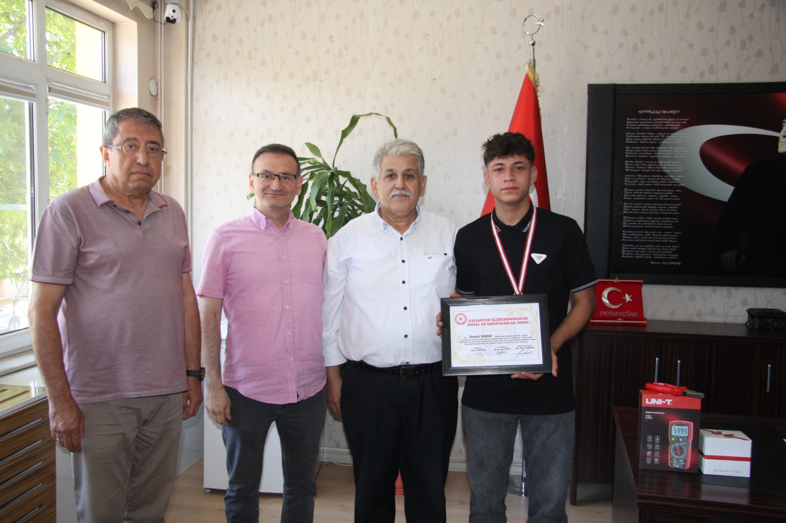 Vakıflar Çıraklık Eğitim Merkezi Öğrencilerine Hediye