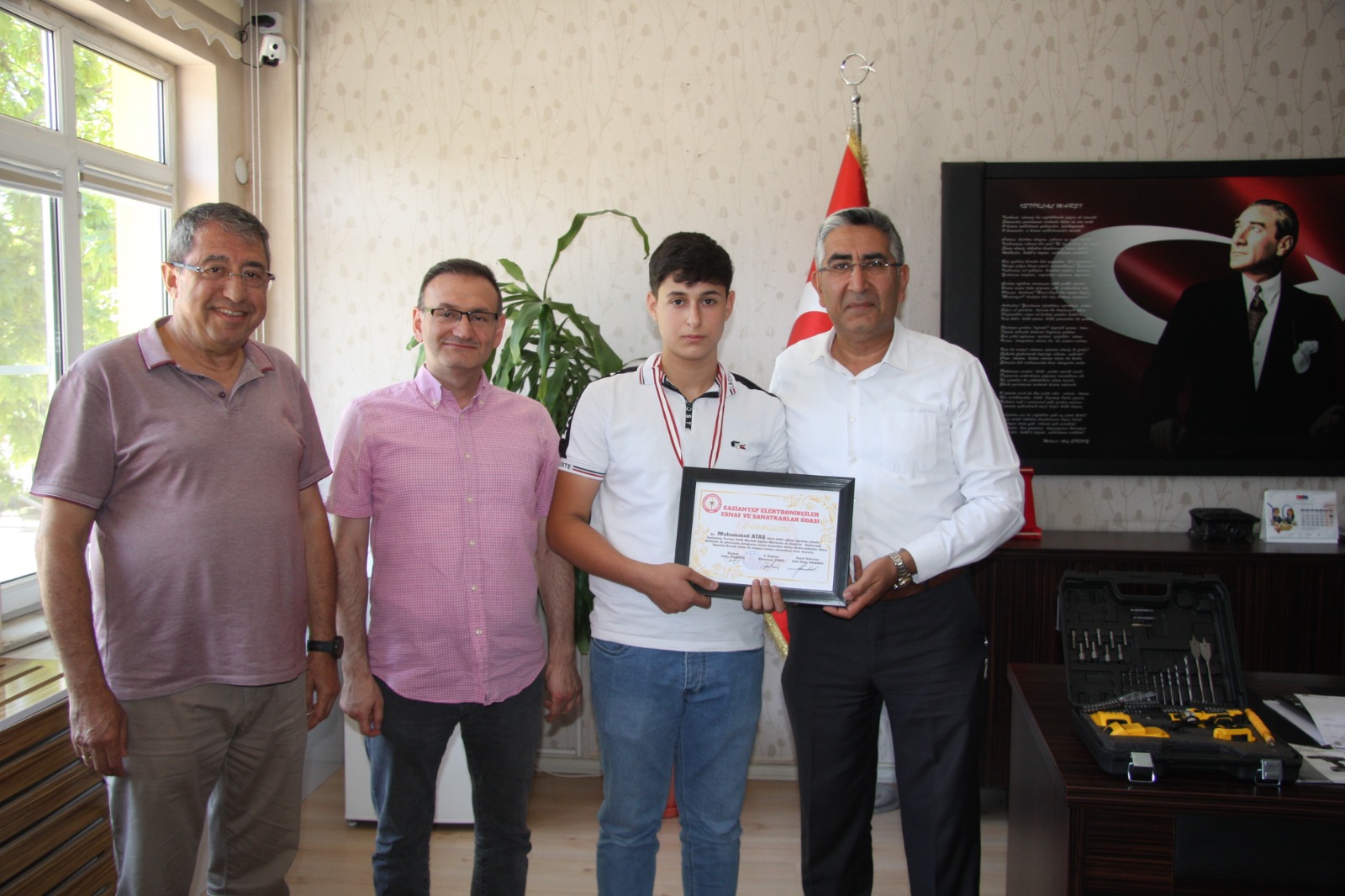 Vakıflar Çıraklık Eğitim Merkezi Öğrencilerine Hediye