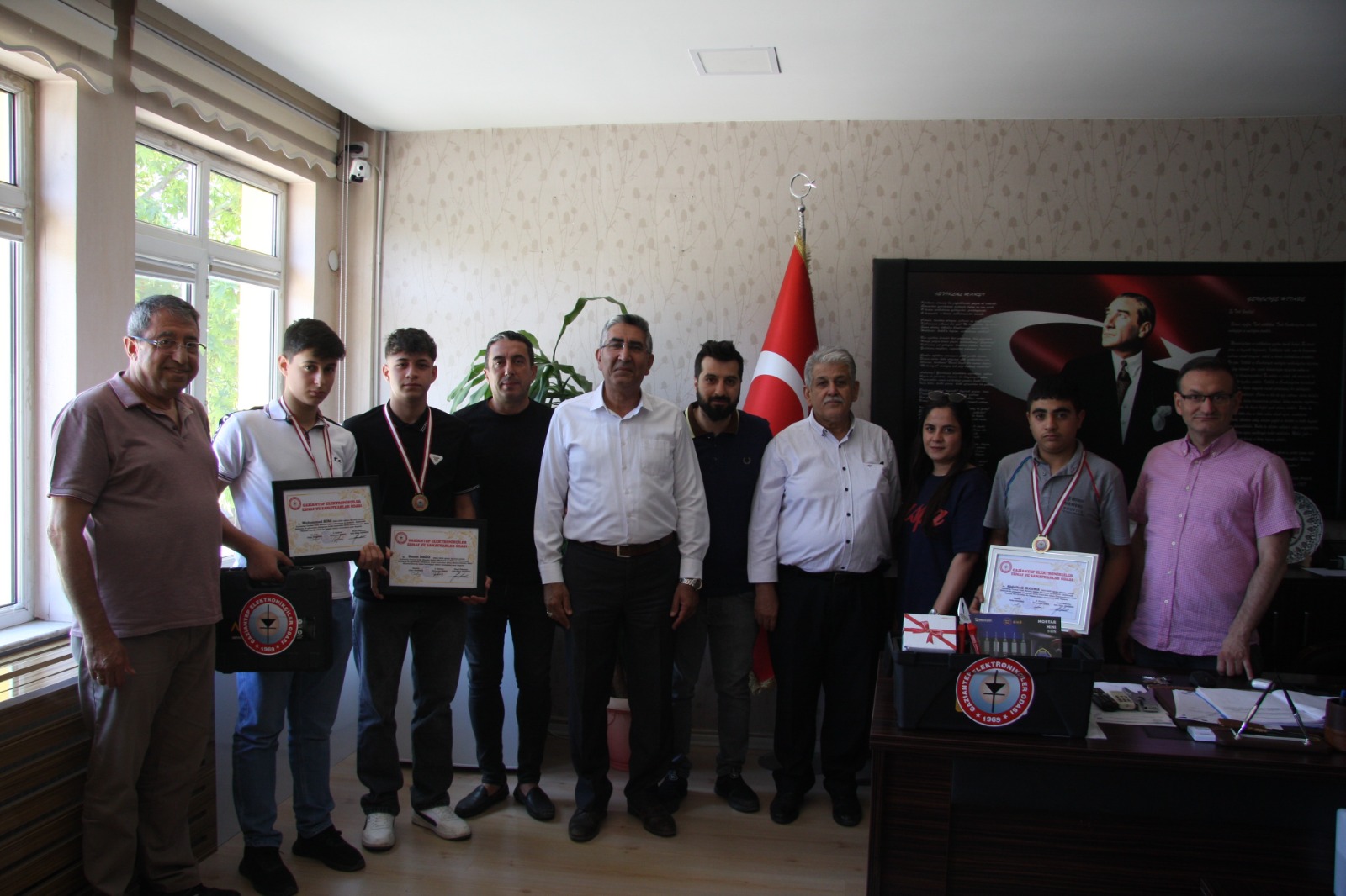 Vakıflar Çıraklık Eğitim Merkezi Öğrencilerine Hediye